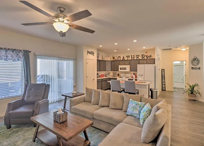 Sunny Bullhead W/ Patio & Mtn View! Holiday home