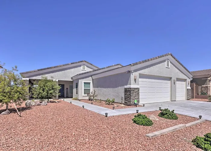 Sunny Bullhead W/ Patio & Mtn View! Holiday home Bullhead City
