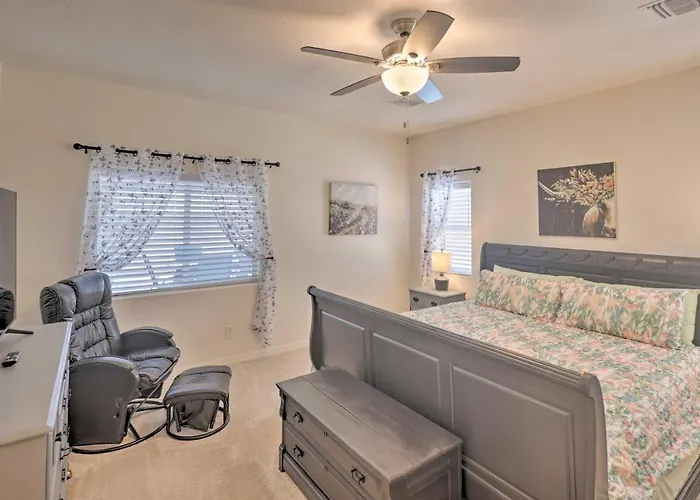 Sunny Bullhead W/ Patio & Mtn View!