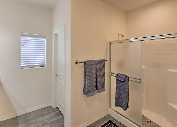 Sunny Bullhead W/ Patio & Mtn View! Holiday home Bullhead City