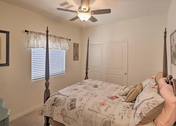Sunny Bullhead W/ Patio & Mtn View! Holiday home Bullhead City