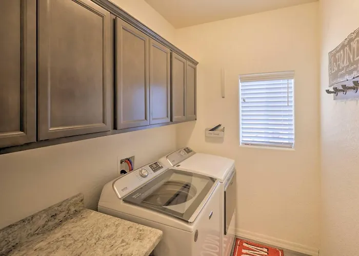 Holiday home Sunny Bullhead W/ Patio & Mtn View!