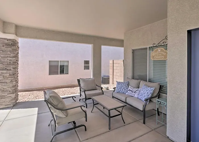 Sunny Bullhead W/ Patio & Mtn View! Holiday home Bullhead City