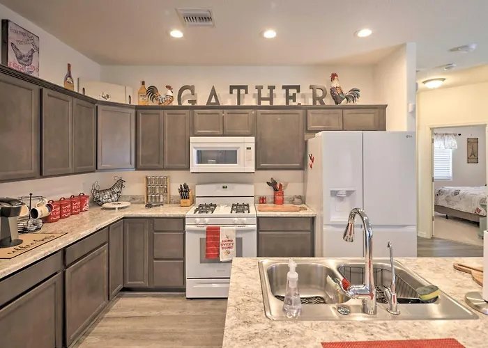 Sunny Bullhead W/ Patio & Mtn View! * Bullhead City